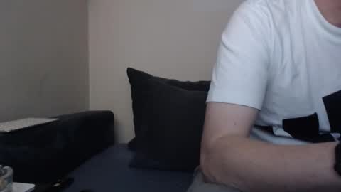 Snapshot of mcmike_es chatting on 10/21/25, 11:55 Mike online show from 10/21/25, 11:55