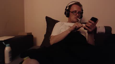 Snapshot of mcmike_es chatting on 10/25/25, 07:27 Mike online show from 10/25/25, 07:27