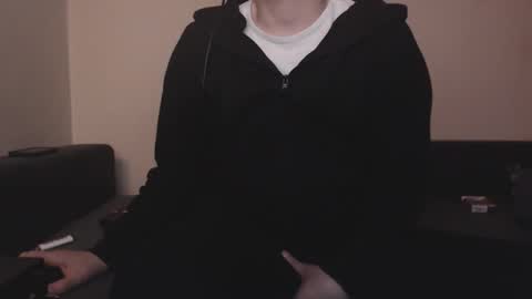 Snapshot of mcmike_es chatting on 11/21/25, 08:51 Mike online show from 11/21/25, 08:51