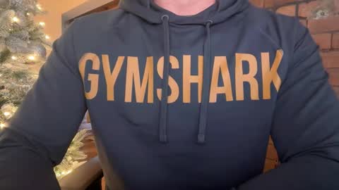 Snapshot of mcr8080 chatting on 12/17/25, 02:01 mcr8080 online show from 12/17/25, 02:01