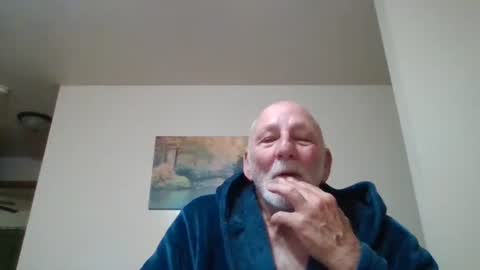 Snapshot of mdane99 chatting on 10/31/25, 01:06 mdane99 online show from 10/31/25, 01:06