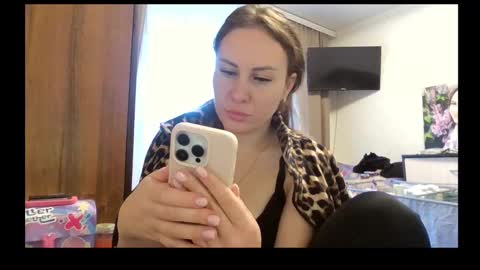 meadoweyes_ online show from 10/13/25, 02:06