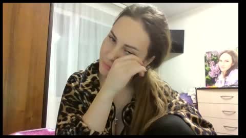 meadoweyes_ online show from 11/30/25, 04:33