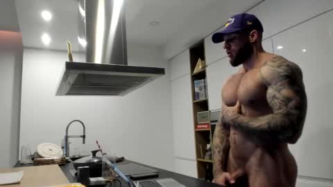 Snapshot of mealphamale chatting on 12/26/24, 01:10 Alpha Male online show from 12/26/24, 01:10