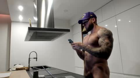 Snapshot of mealphamale chatting on 01/22/25, 05:59 Alpha Male online show from 01/22/25, 05:59