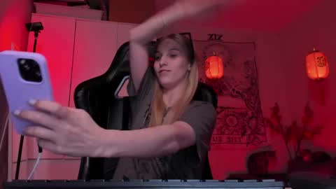 Anna online show from 04/19/26, 09:17