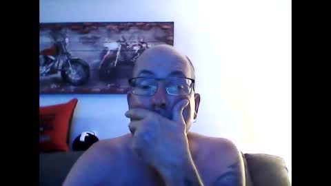 Snapshot of meathome3 chatting on 10/03/25, 03:03 me at home online show from 10/03/25, 03:03