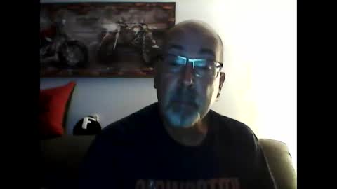 Snapshot of meathome3 chatting on 10/05/25, 10:46 me at home online show from 10/05/25, 10:46