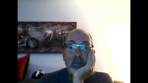 Snapshot of meathome3 chatting on 10/08/25, 03:26 me at home online show from 10/08/25, 03:26