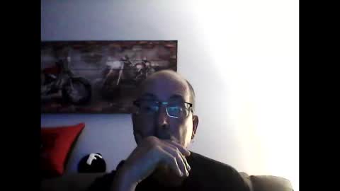 Snapshot of meathome3 chatting on 10/12/25, 04:00 me at home online show from 10/12/25, 04:00