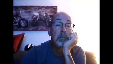 Snapshot of meathome3 chatting on 10/13/25, 11:43 me at home online show from 10/13/25, 11:43