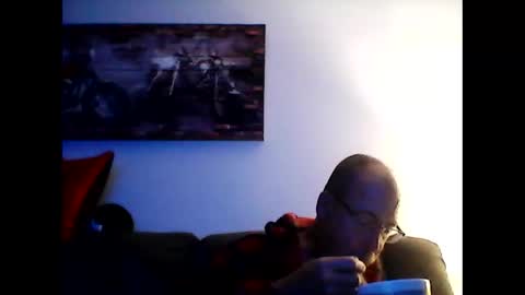 Snapshot of meathome3 chatting on 10/14/25, 10:05 me at home online show from 10/14/25, 10:05