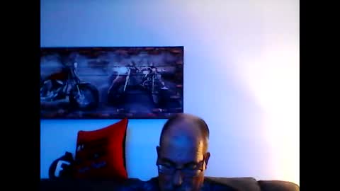 Snapshot of meathome3 chatting on 11/21/25, 04:11 me at home online show from 11/21/25, 04:11