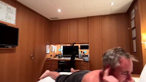 Meau Lest online show from 10/18/25, 07:58