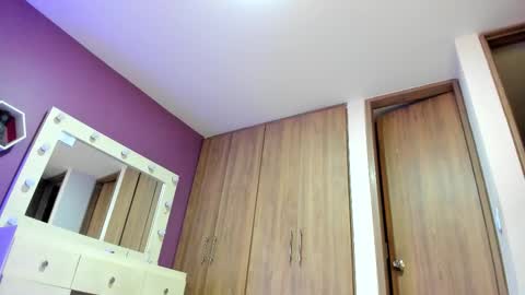 medelyn  Instagram mady evans13 online show from 11/11/25, 10:32