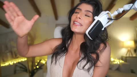 Snapshot of meegan1 chatting on 01/24/25, 09:37 Andrea online show from 01/24/25, 09:37