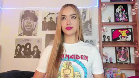 Snapshot of meeowlody chatting on 02/25/25, 01:09 Emily online show from 02/25/25, 01:09