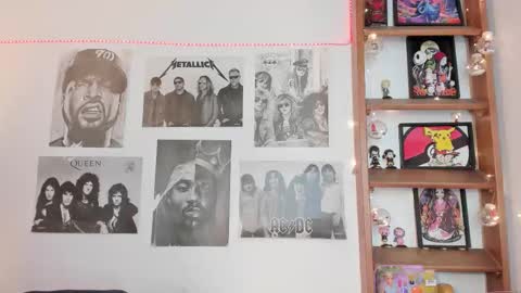 Snapshot of meeowlody chatting on 09/08/25, 08:30 Emily online show from 09/08/25, 08:30