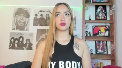 Snapshot of meeowlody chatting on 11/18/25, 09:19 Emily online show from 11/18/25, 09:19