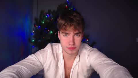 Snapshot of megamaxxxl chatting on 12/29/24, 09:20 Max online show from 12/29/24, 09:20