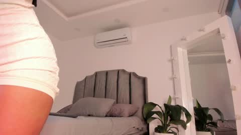 megan online show from 02/02/25, 11:00