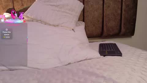 Megan  online show from 10/09/25, 07:50