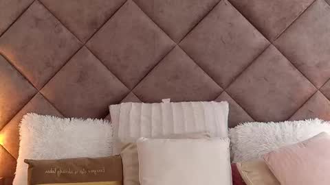 Megan Blazee  online show from 11/24/25, 08:03