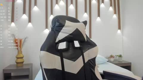 MEGAN COOPER online show from 10/01/25, 07:20