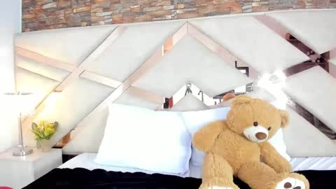     online show from 10/02/25, 04:25