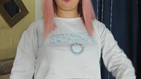 Snapshot of megan_devon chatting on 07/08/26, 11:48 online show from 07/08/26, 11:48