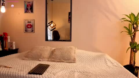 megan do santos online show from 09/25/25, 07:39