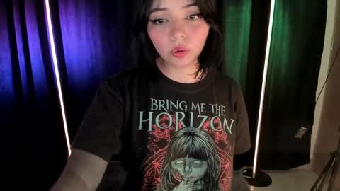 Snapshot of megan_evaans chatting on 12/06/24, 08:40 welcome guys please help me to reach 100 hands up Thanks online show from 12/06/24, 08:40