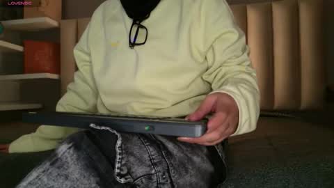 Snapshot of megan_moore__ chatting on 02/11/26, 12:21 online show from 02/11/26, 12:21