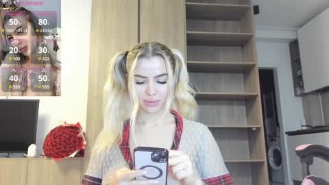 Snapshot of megan_ros_ chatting on 01/26/25, 06:07 Megan online show from 01/26/25, 06:07