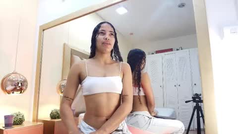 Snapshot of megan_siner chatting on 10/25/25, 12:13 Megan Siner online show from 10/25/25, 12:13