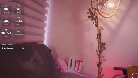 Snapshot of megan_starling chatting on 04/14/26, 04:46 MEGAN online show from 04/14/26, 04:46