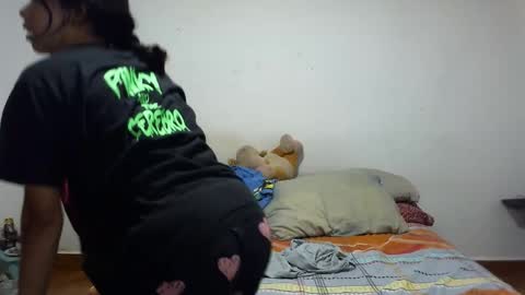 Snapshot of meganandmax1 chatting on 02/14/26, 04:09 meganandmax1 online show from 02/14/26, 04:09