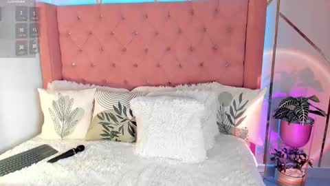 Snapshot of meganfox9 chatting on 03/11/25, 03:02 Megan Nice to meet you online show from 03/11/25, 03:02