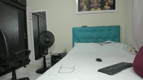 megan        online show from 09/16/25, 02:01