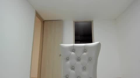 Snapshot of meganmir1 chatting on 11/01/25, 04:14 meganmir1 online show from 11/01/25, 04:14