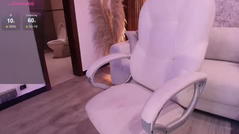 Megan  online show from 11/04/25, 08:30