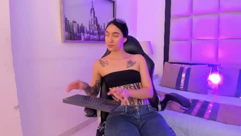 Snapshot of meganpresleyy chatting on 07/16/26, 12:38 Megan Presley online show from 07/16/26, 12:38