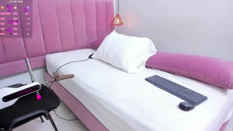 Snapshot of megansaenz_1 chatting on 05/12/26, 04:26 Megan online show from 05/12/26, 04:26