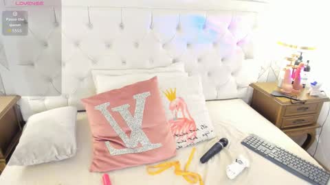 Megan online show from 09/29/25, 11:37