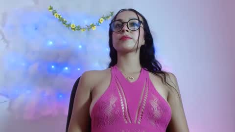 Snapshot of meganstill chatting on 12/18/24, 08:25 meganstill online show from 12/18/24, 08:25