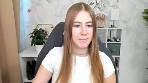 Megan online show from 10/03/25, 05:37