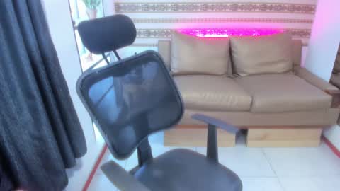 Snapshot of meggan_07 chatting on 12/21/24, 02:47 meggan online show from 12/21/24, 02:47