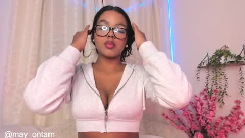 Snapshot of meggancarter chatting on 02/03/25, 03:20 online show from 02/03/25, 03:20