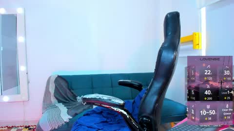 Snapshot of megganjobs chatting on 04/13/26, 01:49 Juli online show from 04/13/26, 01:49