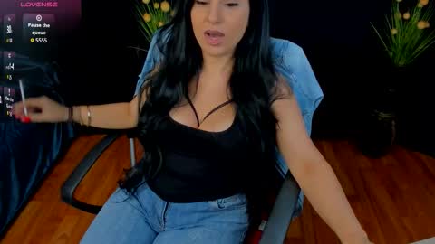 Miss Meghan or MM    online show from 12/14/25, 06:34